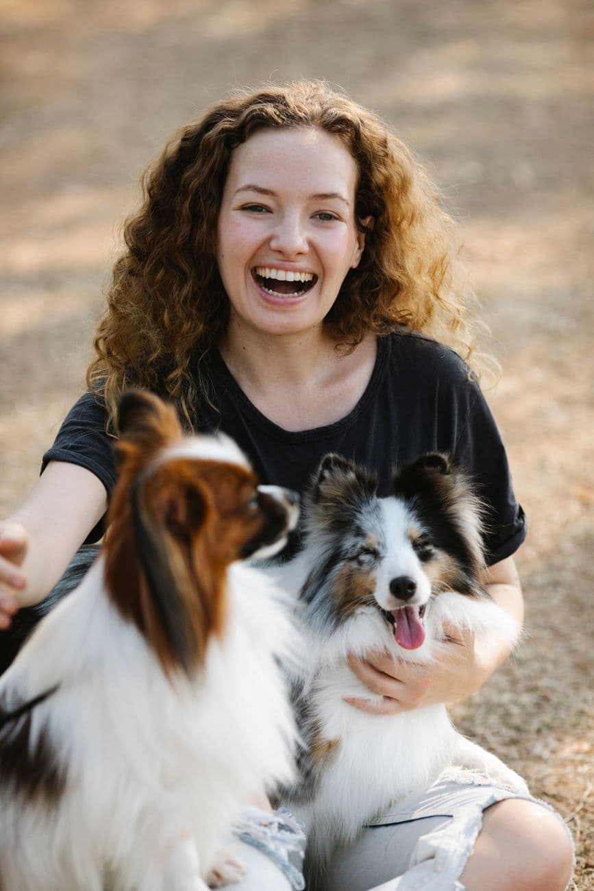 Lykkelig hund og ejer